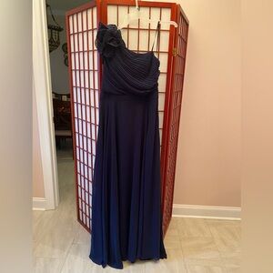 Navy blue evening dress in size 16. New with tag.